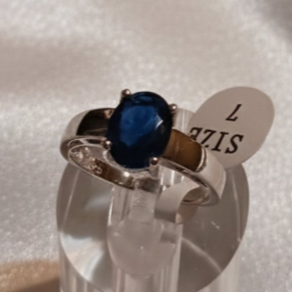 Blue Sapphire 2 Carat Solitaire Silver Tone Fashion Ring Size 7 NWOT - Picture 3 of 8